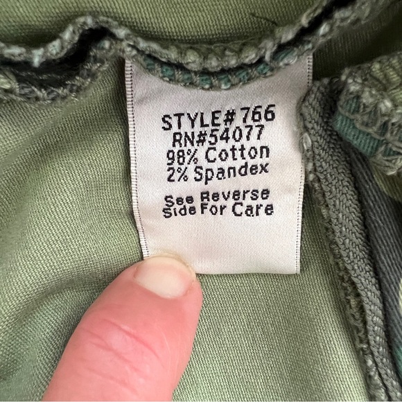 CAbi Clover Camo Skinny Ankle Zip Jeggings #766, Sz 6 - Picture 9 of 9